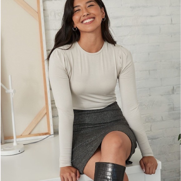 RW&Co Long Sleeve Crew-Neck T-Shirt With Puffy Shoulders - Picture 1 of 4